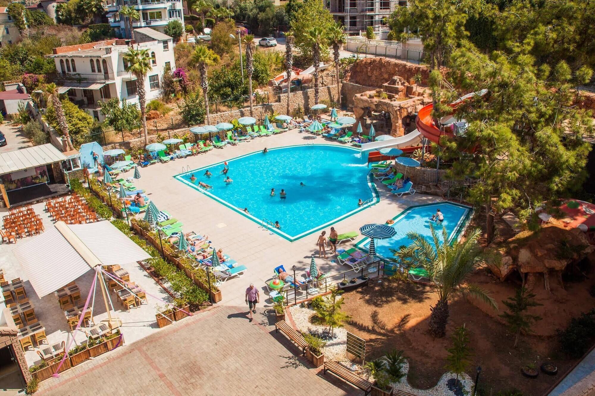 Green Life Hotel